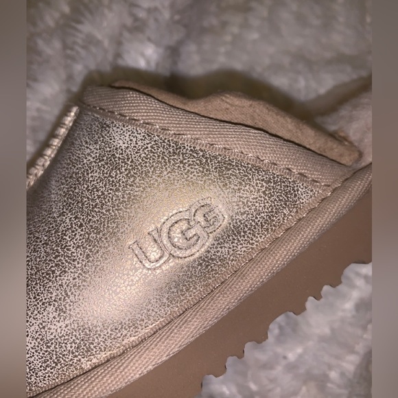 KIDS KEEGAN METALLIC UGG PLUSH FAUX FUR LINED SLIPPERS FOR KIDS - Picture 4 of 7